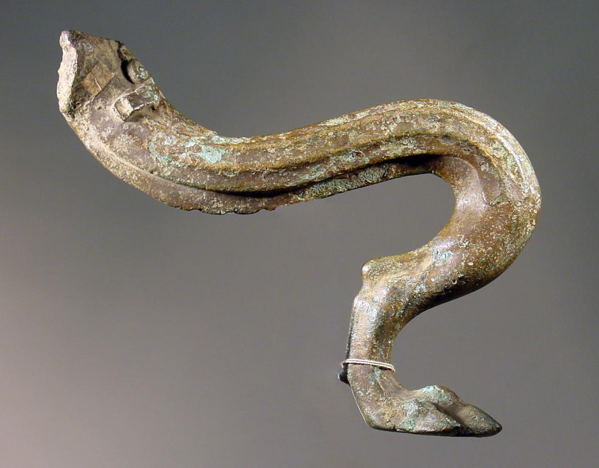 Gerätfuβ. Fragment eines römischen Kandelaberfußes