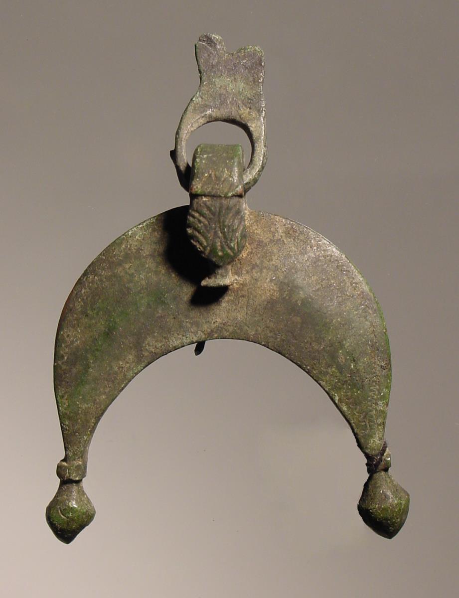 Sichelförmiger Anhänger (Lunulaanhänger)