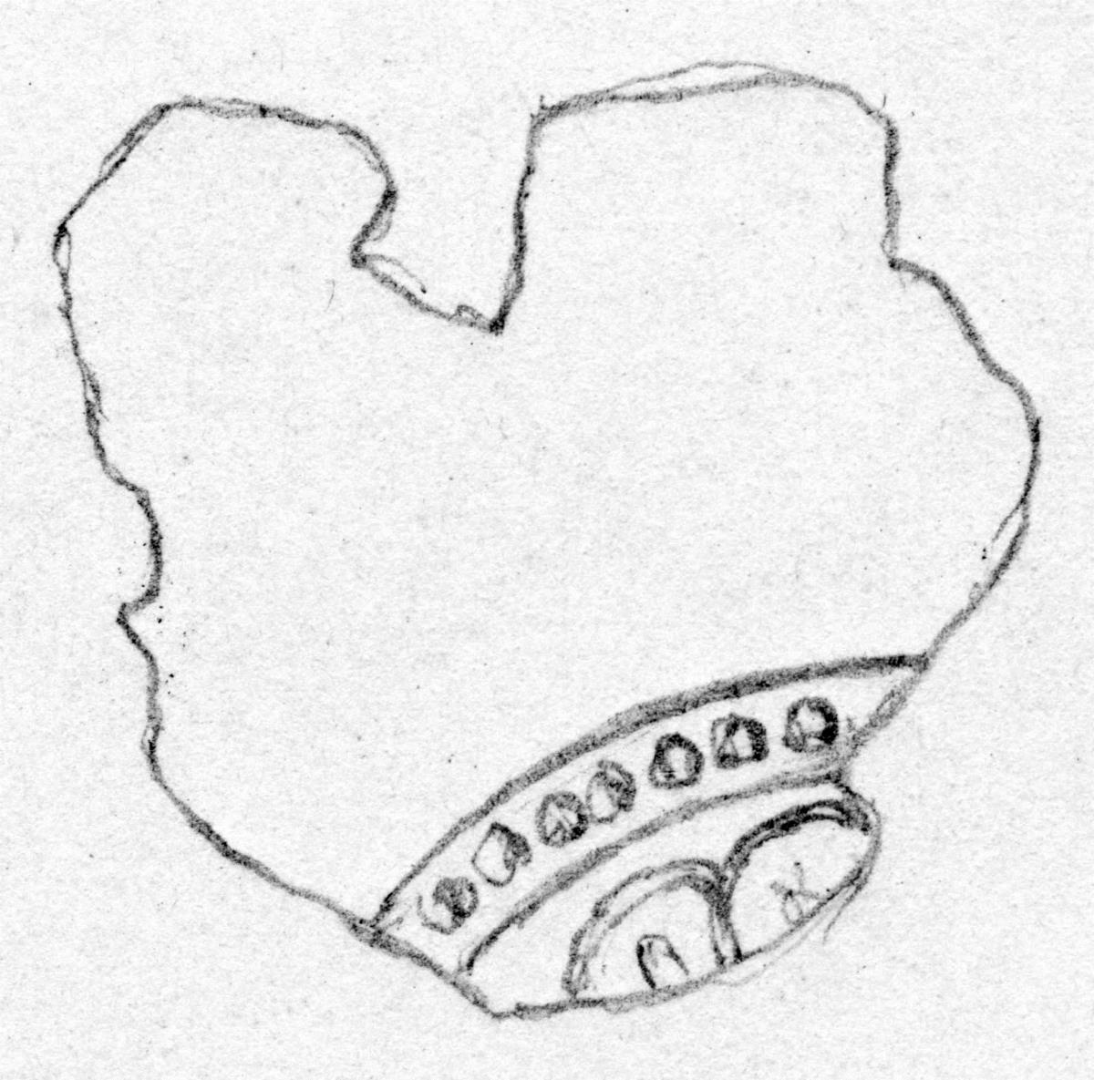 Fragment aus dünnem Blech. Von der Verzierung ist erhalten das Stück einer Rosette mit umgebendem Punktkreis.