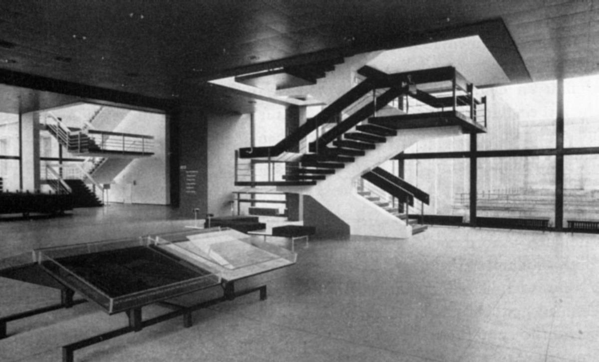Eingangshalle der Neubauten in Dahlem