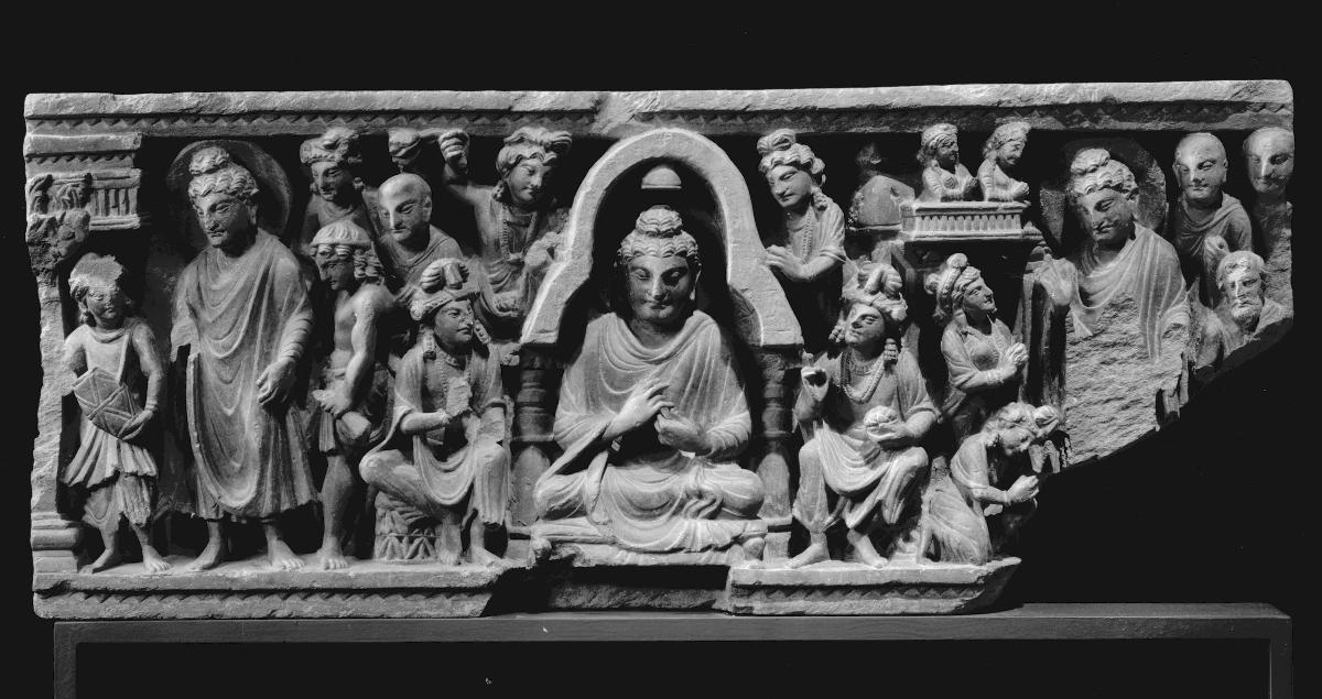 Erzählende Szene (Fragment): Der Buddha zieht predigend von Stadt zu Stadt