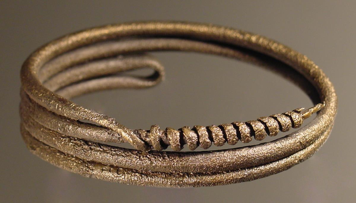 Armring: vierfach gewickelter Draht