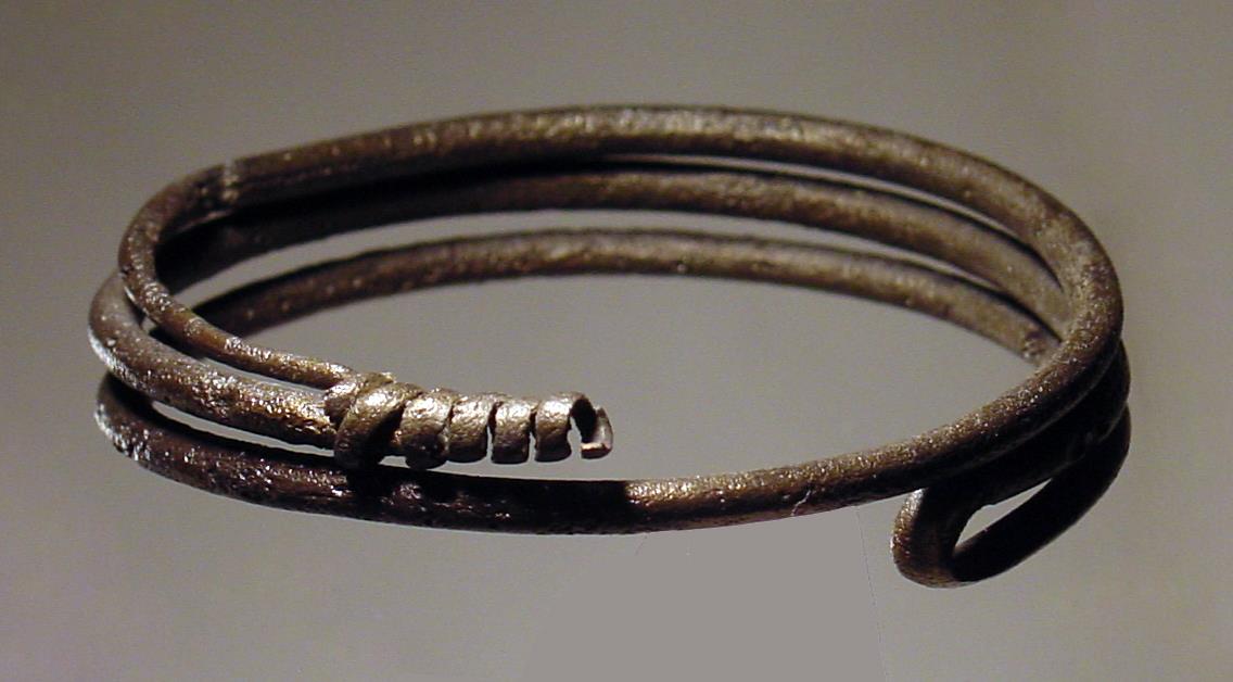 Armring mit drei Windungen