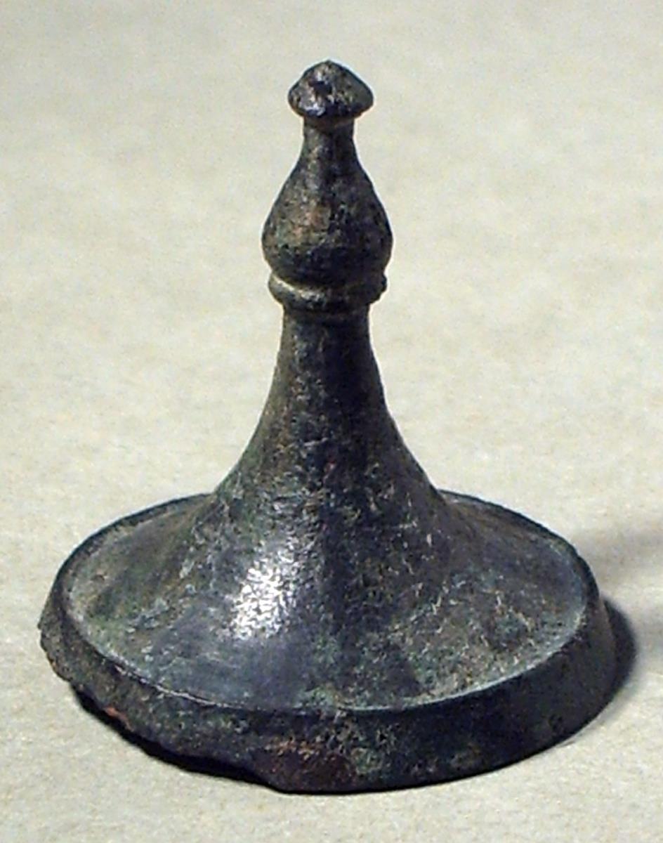 Zierbuckel (profilierter Kopf eines Ziernagels)