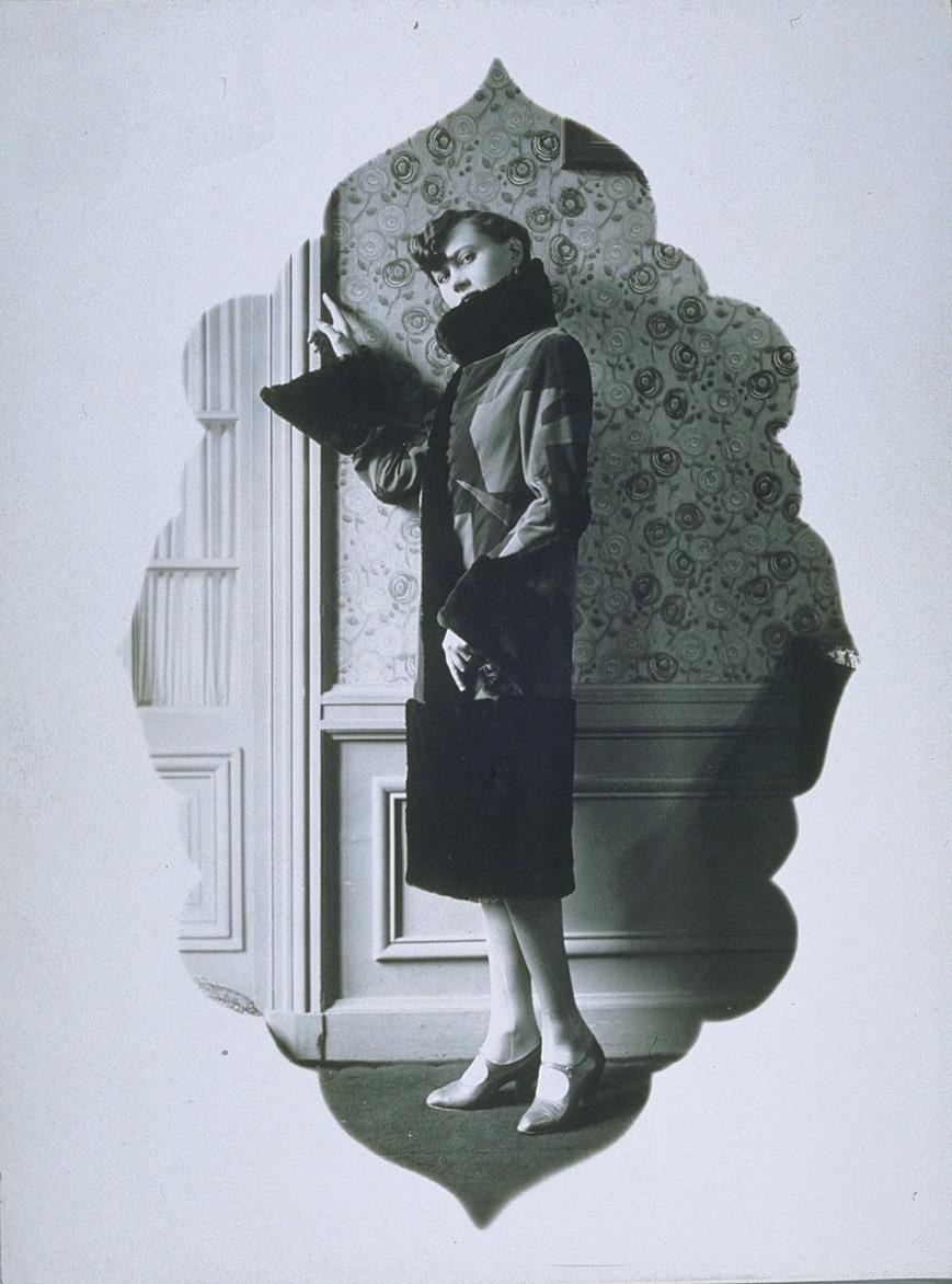 Frau in Mantel von Félix Dupony