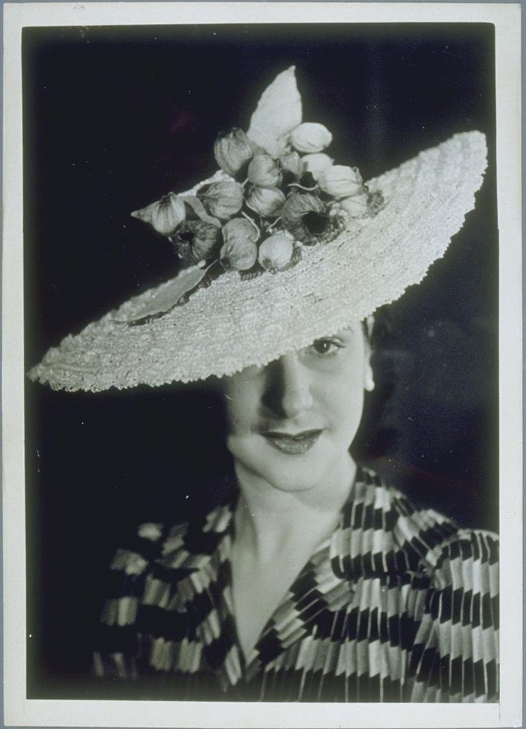 Frau mit Hut
