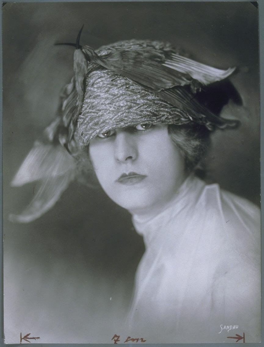 Frau mit Hut von Herrmann Gerson