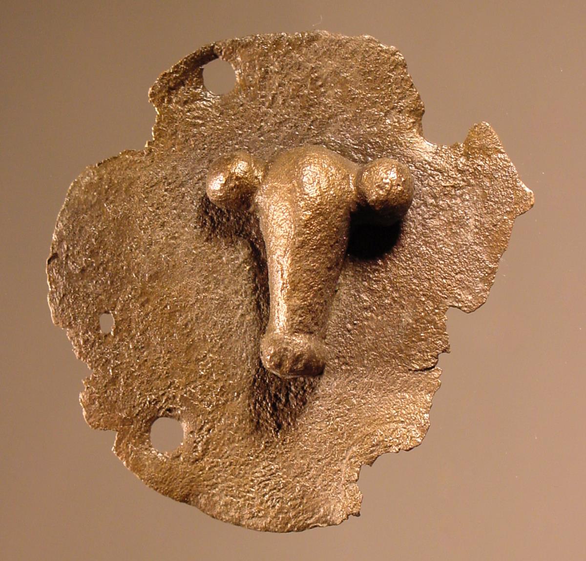 Fragmentierte Scheibe mit Phallus
