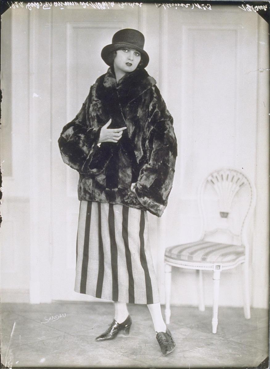 Jenny Steiner in Ensemble von Modellhaus Max Becker