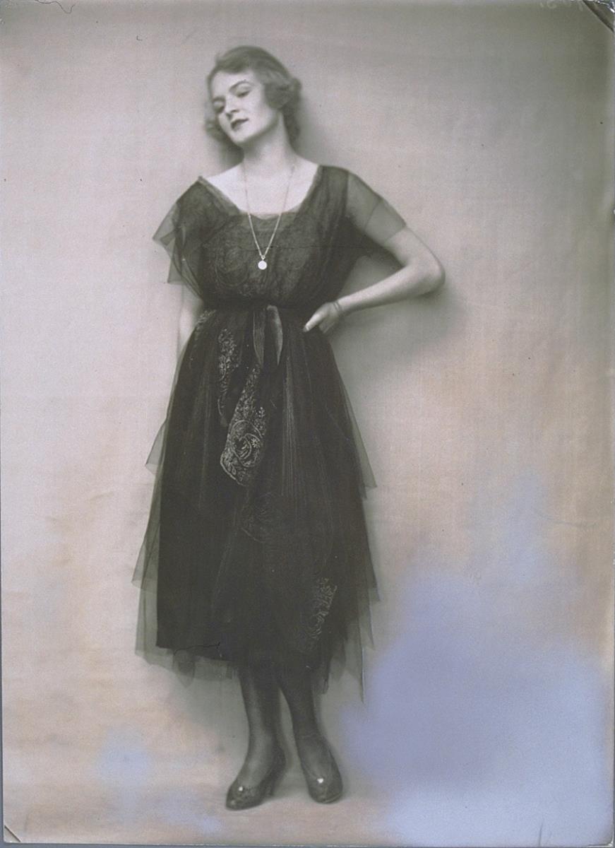 Anita Berber in Kleid