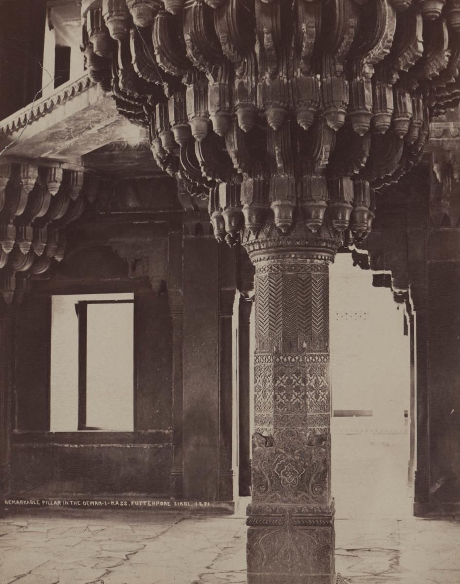 Fatehpur Sikri, Audienzhalle Diwan-i-Khas des Großmoguls Akbar, Thronpfeiler
