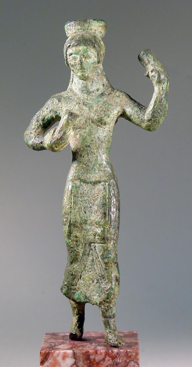 Statuette einer Tänzerin mit Klappern: Teil eines Thymiaterions