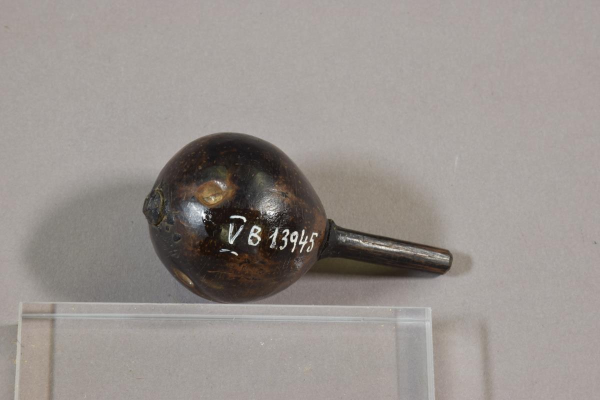 V B 13945