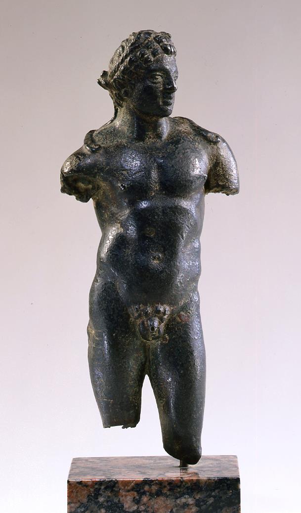Etruskische Statuette des unbärtigen Hercules mit Lorbeerkranz; auf dem rechten Schenkel die Inschrift HERCLE