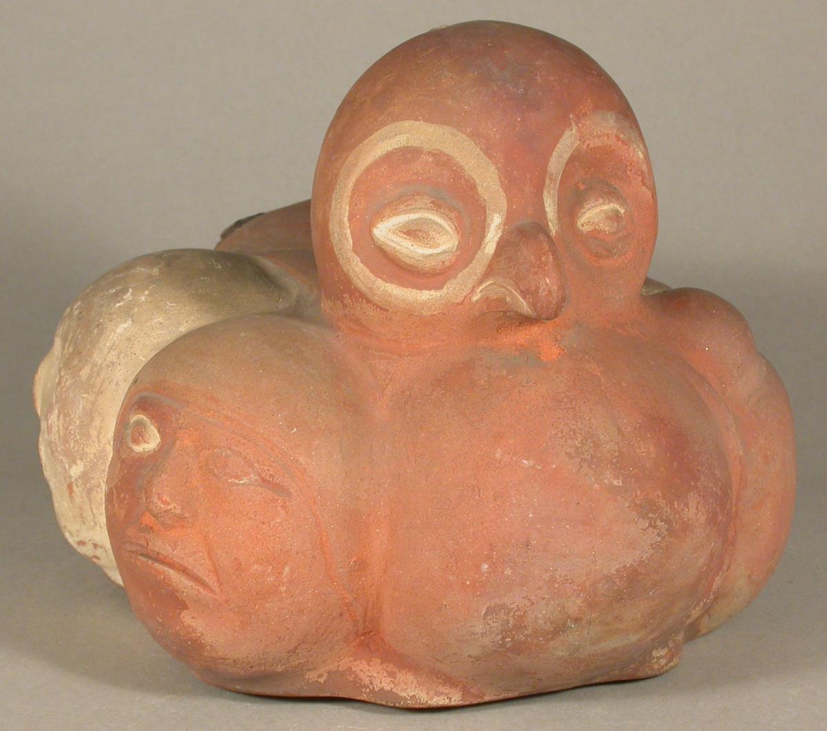 Vogel mit anthropomorphen Köpfen am Körper