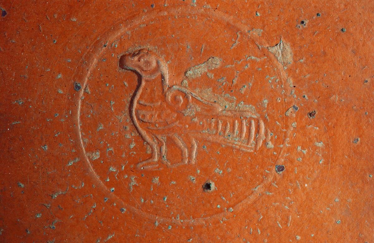 Schale mit Vogeldarstellung
