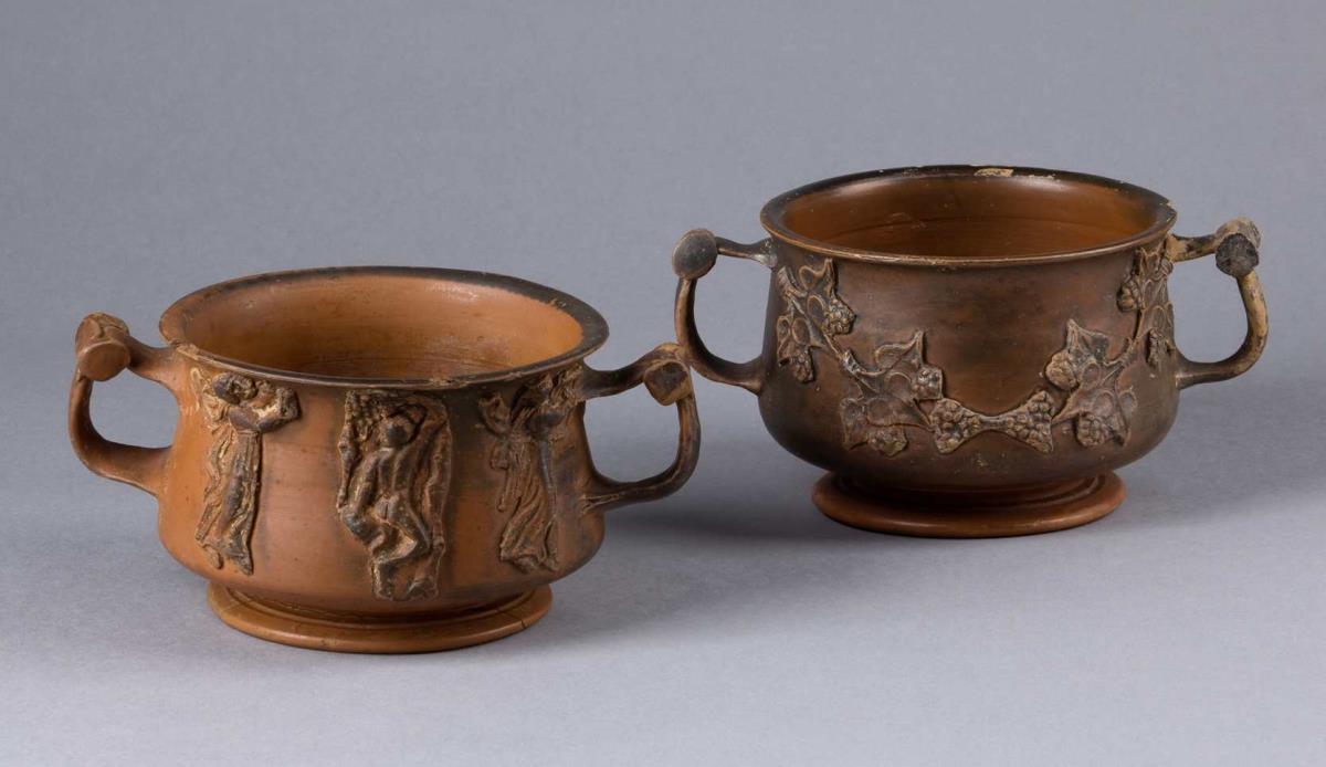 Pergamenischer Skyphos mit floralen Appliken (Applikenware)