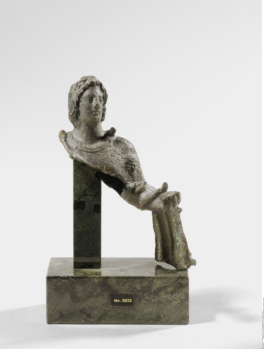 Fragment mit Kopf, Ägis und linkem Arm, zur Anstückung an eine hellenistische Statuette Alexanders des Großen