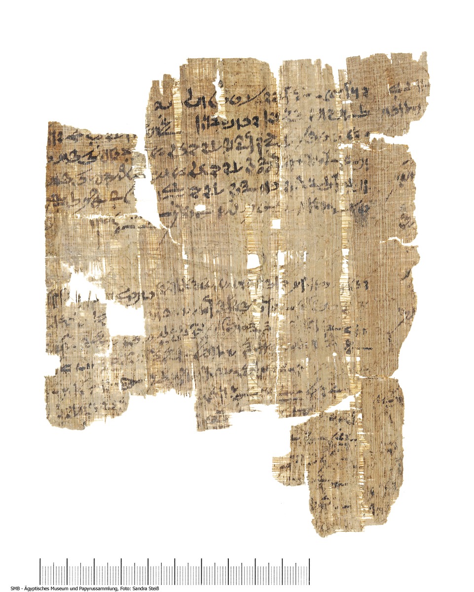 Demotischer Papyrus mit einem juristischen Lehrbuch (Recto) sowie vier Erzählungen in Briefform (Verso)