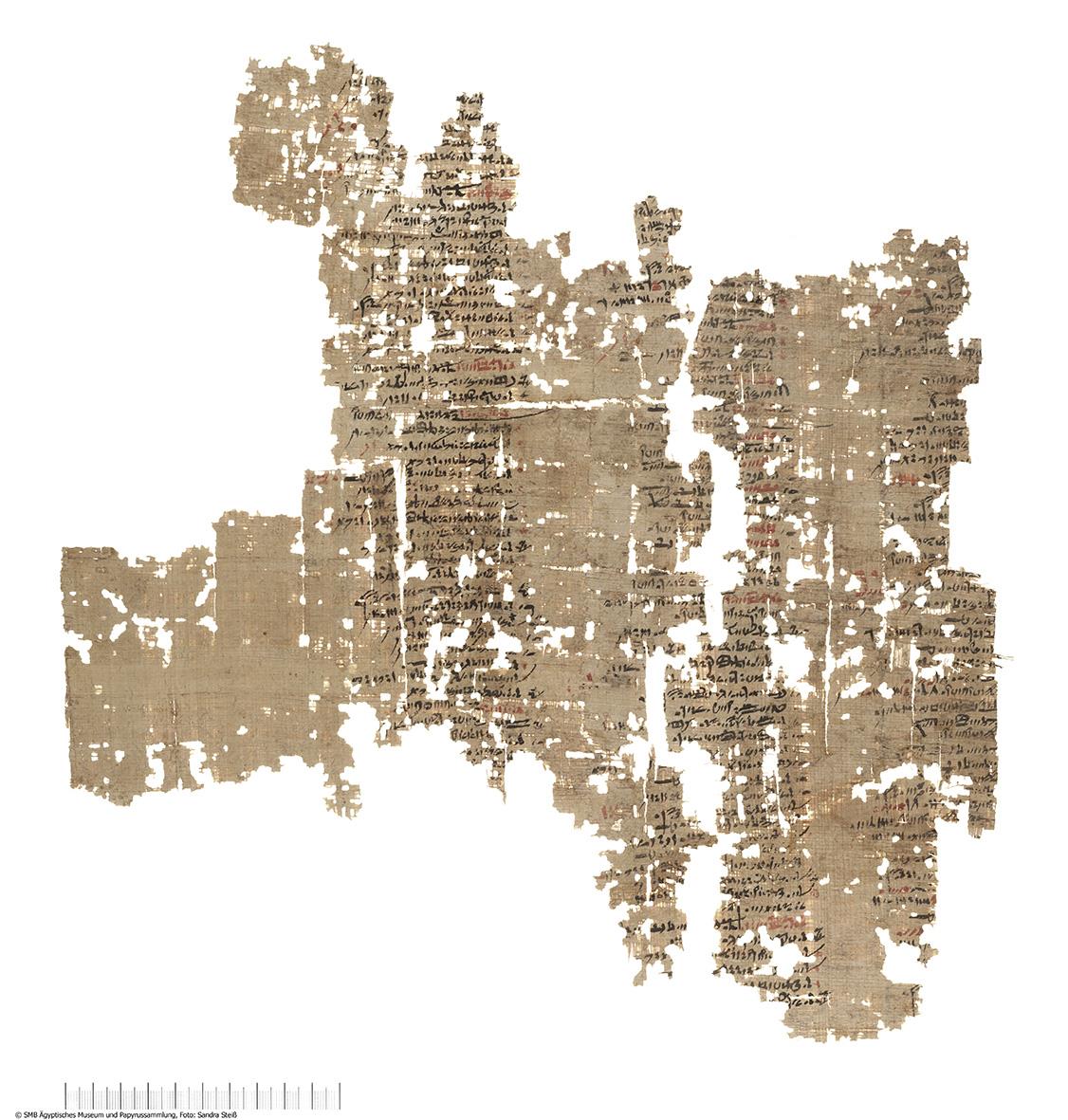 Hieratischer Papyrus mit einer Liste von Tempelland-Pächtern zur Steuererhebung (Pap. Berlin P 23251/02 + P 23252 + P 23253)
