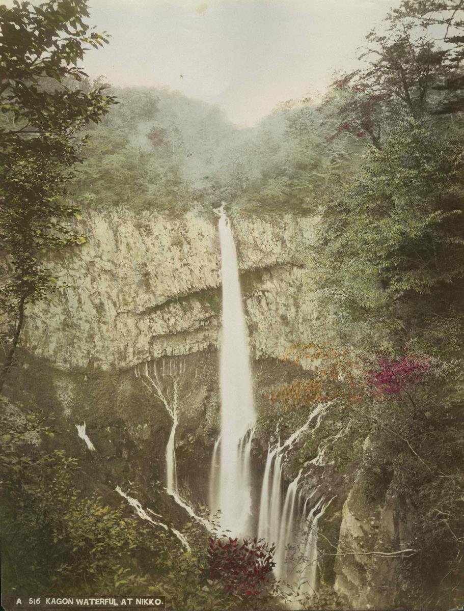 Der Kegon Wasserfall (Gesamtansicht)  Nikkô 日光華厳の滝