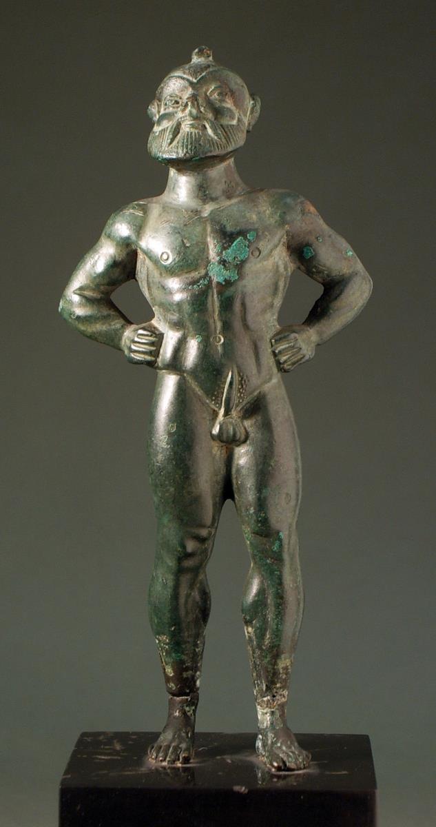 Spätarchaische Statuette des erregten Silen mit in die Hüften gestemmten Armen