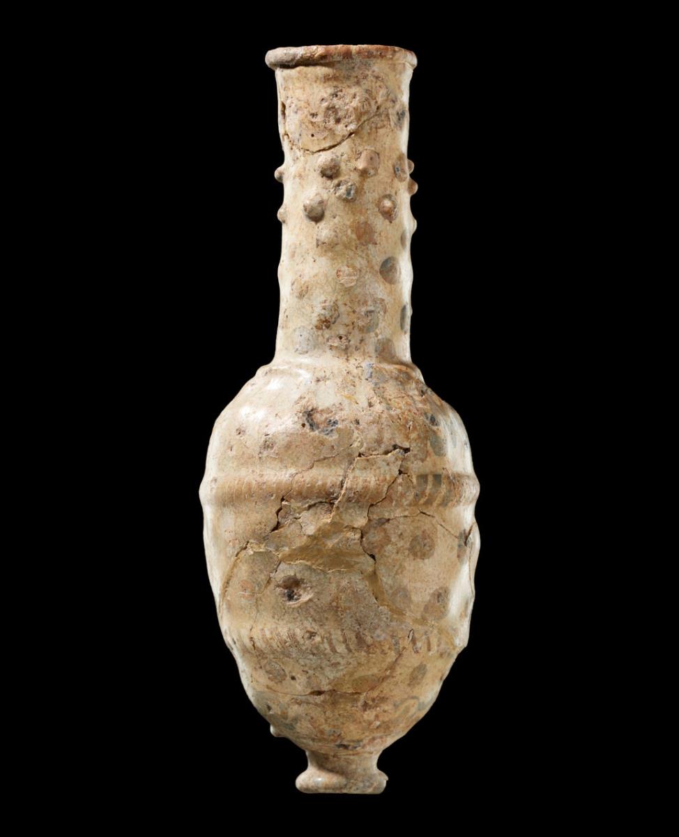 Glasflasche mit hohem schlanken Hals und Knopffuß