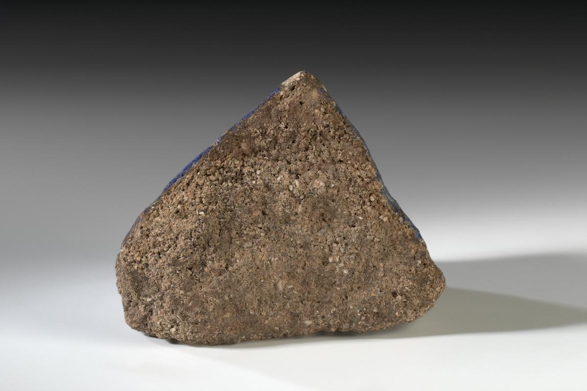 Randfragment eines Glasurziegels mit Rosettendekor