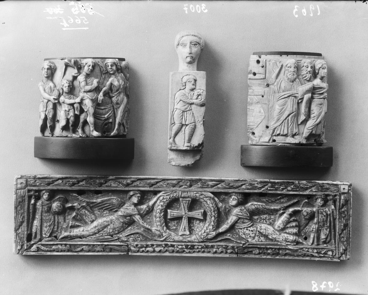 Fragment einer Pyxis mit Szene aus der biblischen Josephsgeschichte