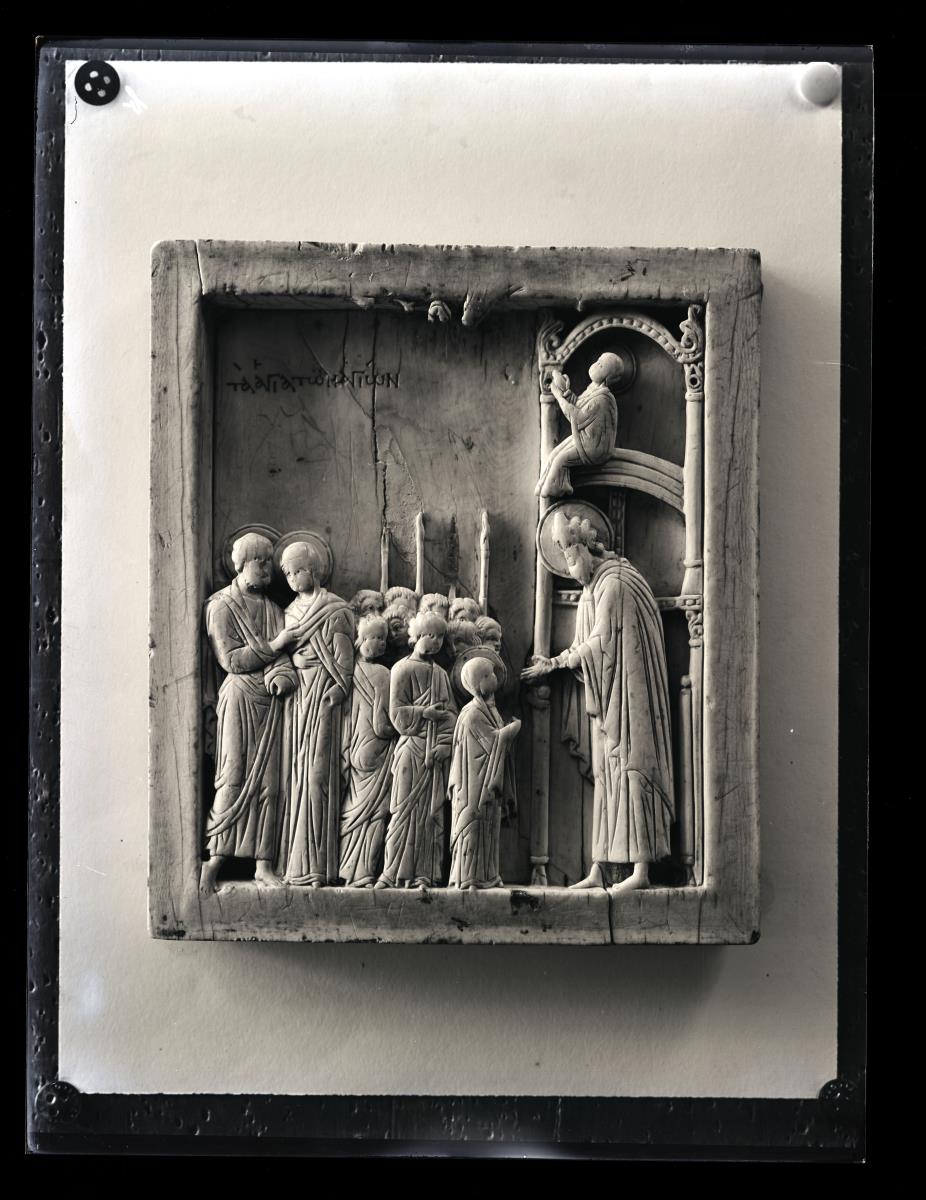 Relieftafel mit der Einführung Marias in den Tempel