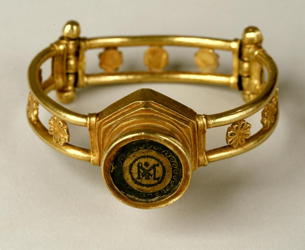 Armreif mit Monogrammkapsel