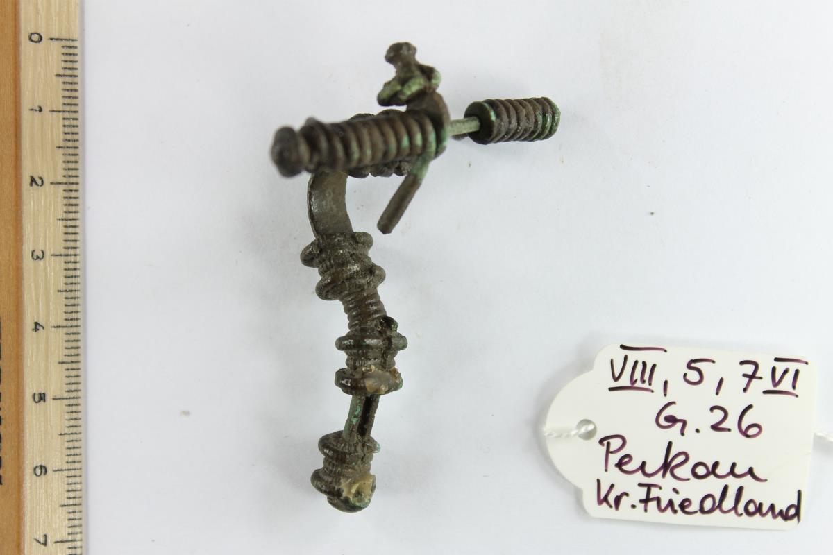 Fibel mit umgeschlagenem Fuß