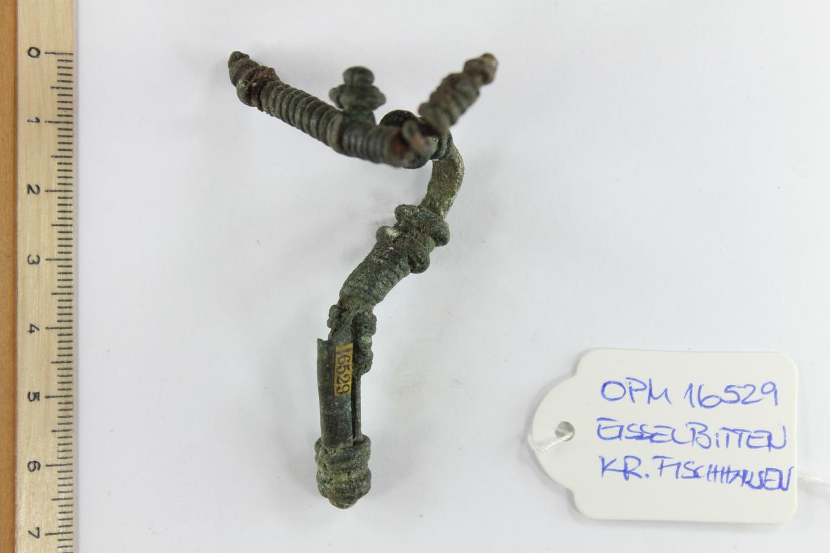 Fibel mit umgeschlagenem Fuß