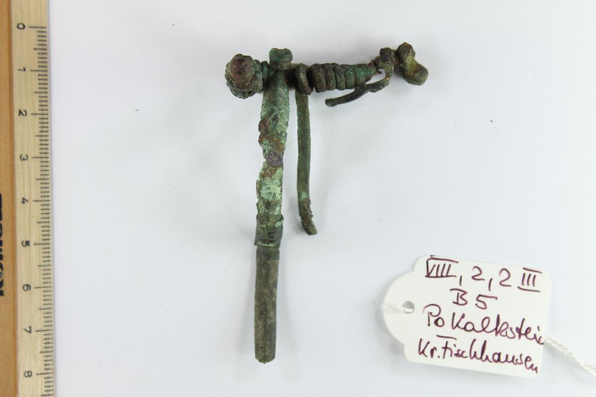 Fibel mit umgeschlagenem Fuß