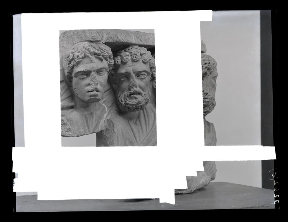 Fragment eines einzonigen Wannen-Sarkophages