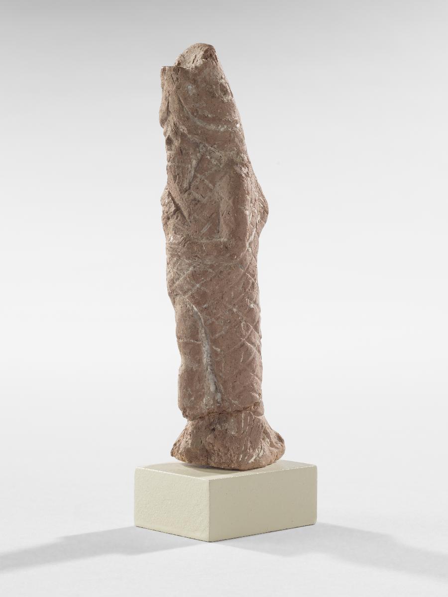Statuette eines Mannes im Fisch-Gewand