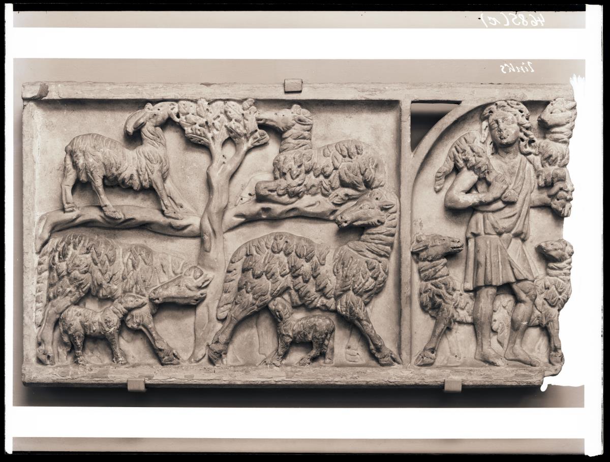 Fragment vom Deckel eines Sarkophags (rechter Teil)