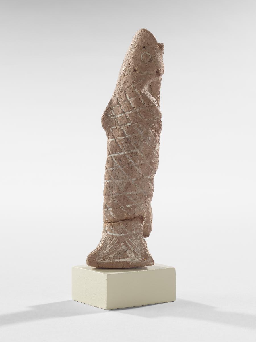 Statuette eines Mannes im Fisch-Gewand