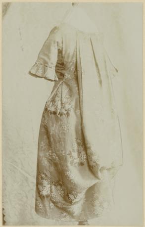 Damenkleid des 18. Jahrhunderts, Ausstellung 200 Jahre Kleiderkunst
