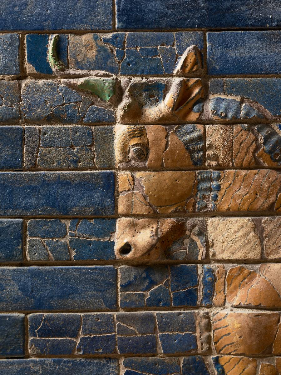 Schreitender Stier vom Ischtar-Tor (III. Baustufe)