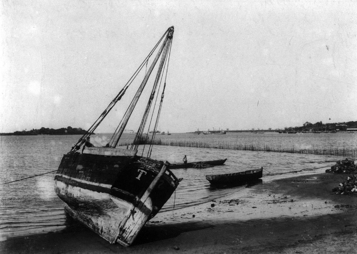 Alte Dhau am Strand