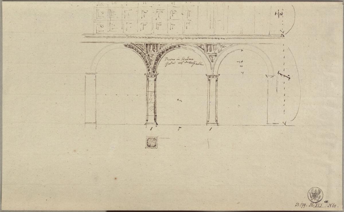 Arkade mit verzierten Archivolten und Zwickeln, Tonnengewölbe