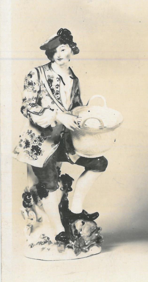 Stehender Gärtner