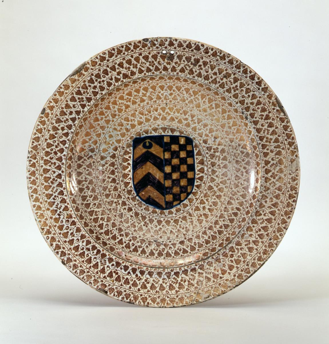 Schüssel mit Weinranken und Allianzwappen