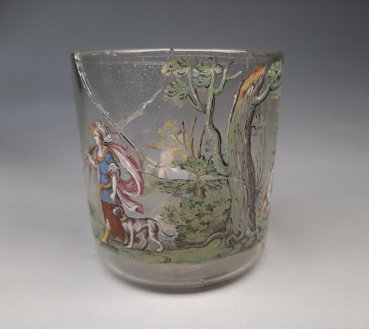 Glasbecher mit Szenen aus der kalydonischen Jagd mit Atalante und Meleager.