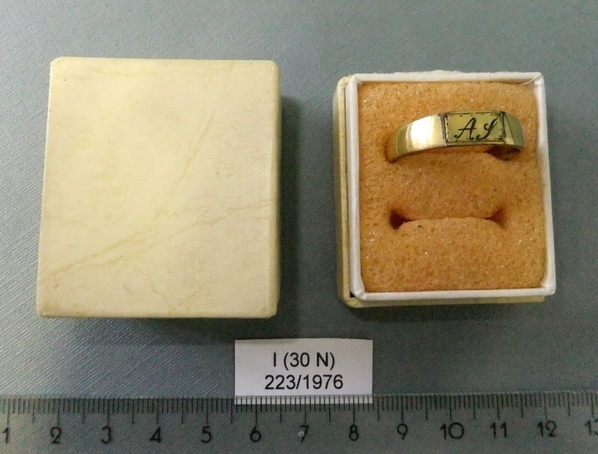 I (30 N) 223/1976