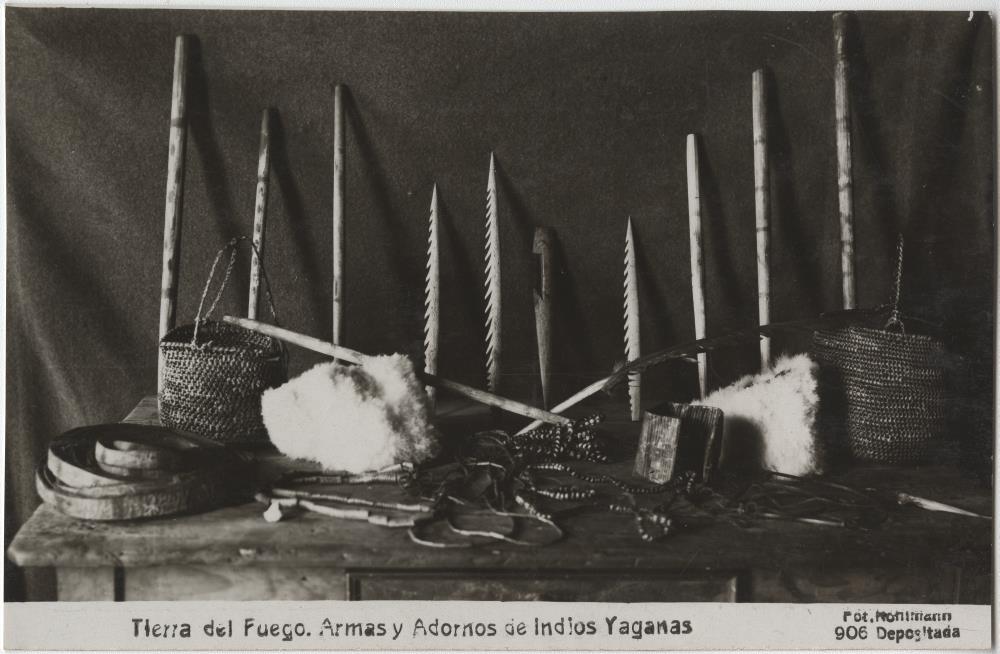 "Armas y Adornos de Indios Yaganas"