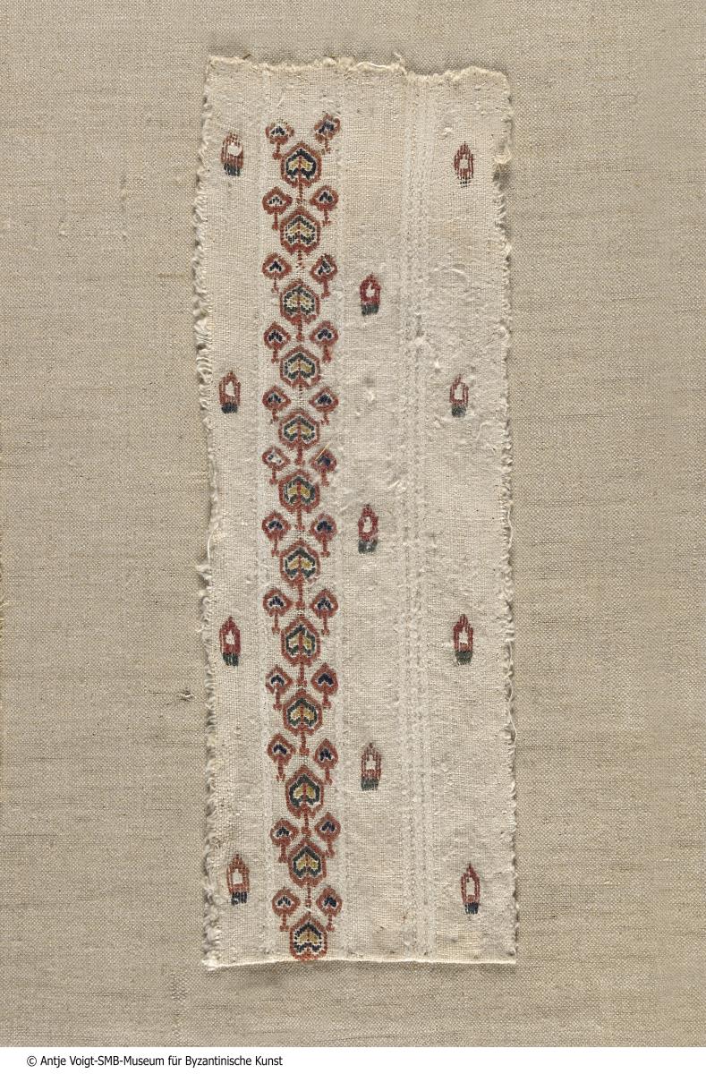 Fragment mit Zierstreifen