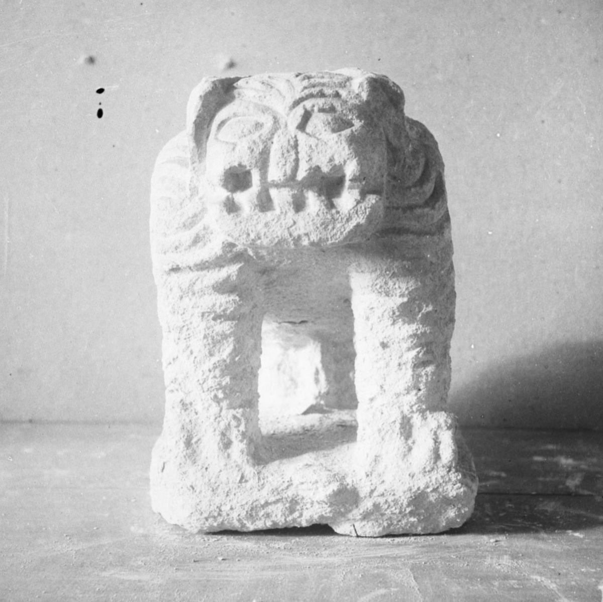 Löwenstatuette