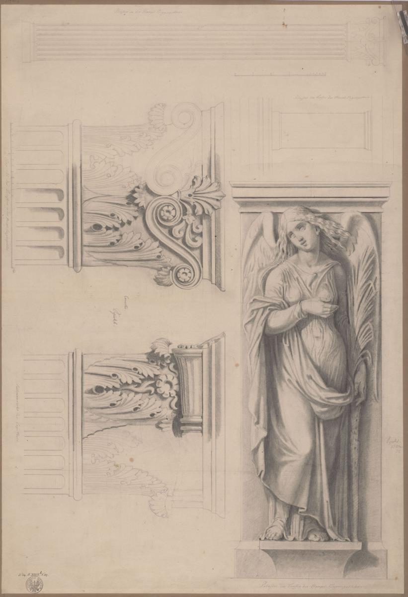 Potsdam. Nikolaikirche. Pilaster der Haupteingangstür mit dem Kapitell im Detail und Engelsfigur am Pilaster im Fenster über der Haupteingangstür